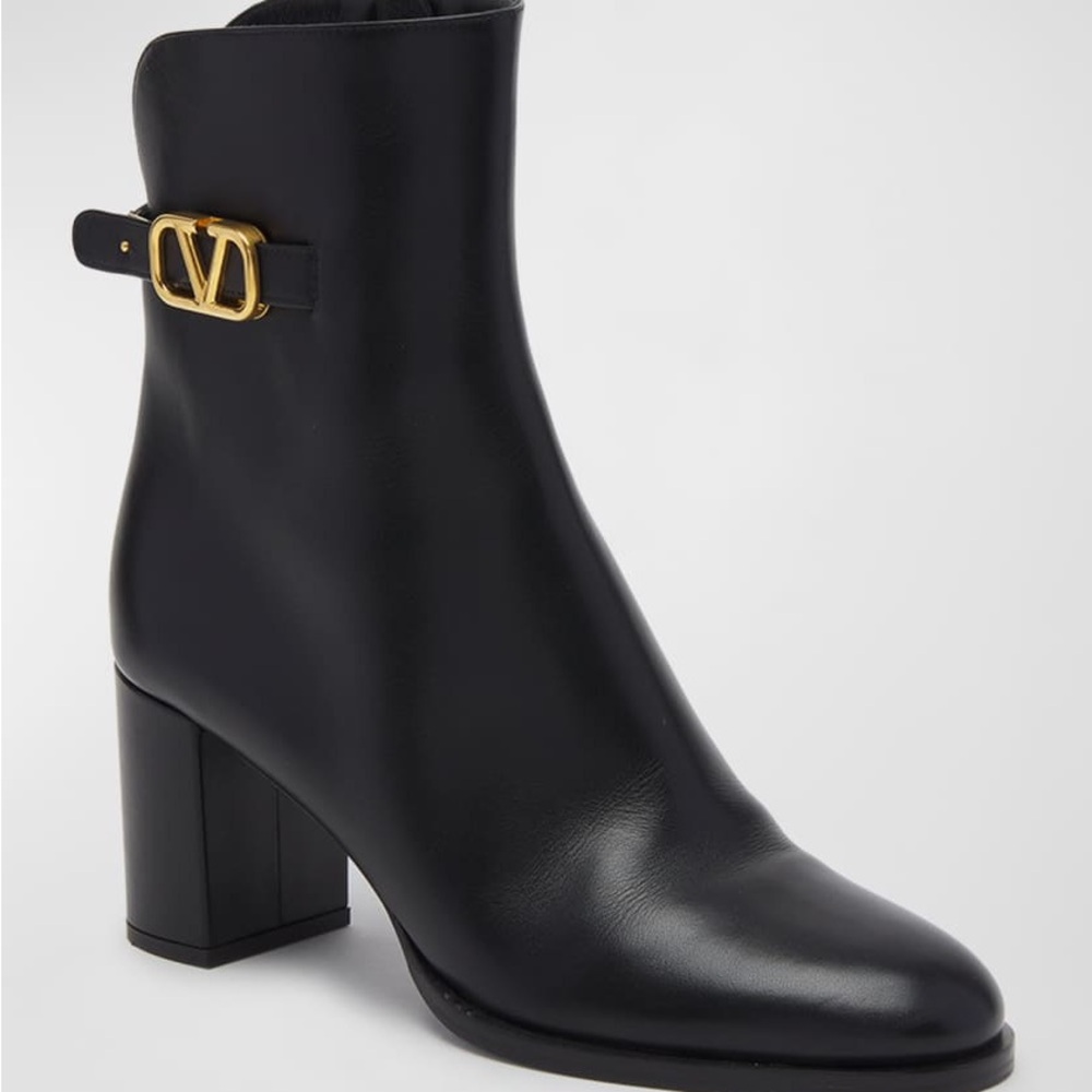 Valentino Garavani
VLogo Calfskin Ankle Boots
